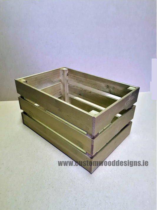 Set of 10 large gold crates by pin, featuring sturdy construction and a shiny gold finish for versatile storage.