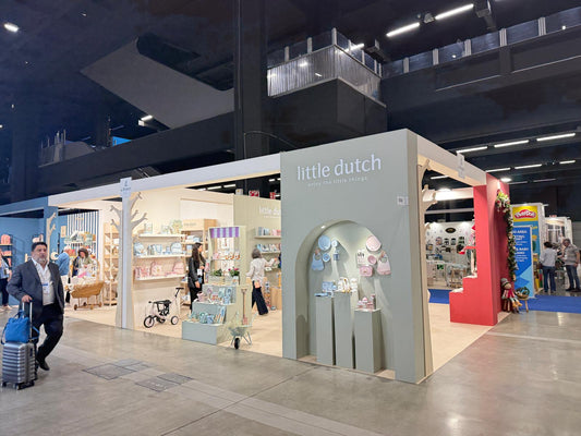La Pingvin trade show stand built with ESPOSIT displays