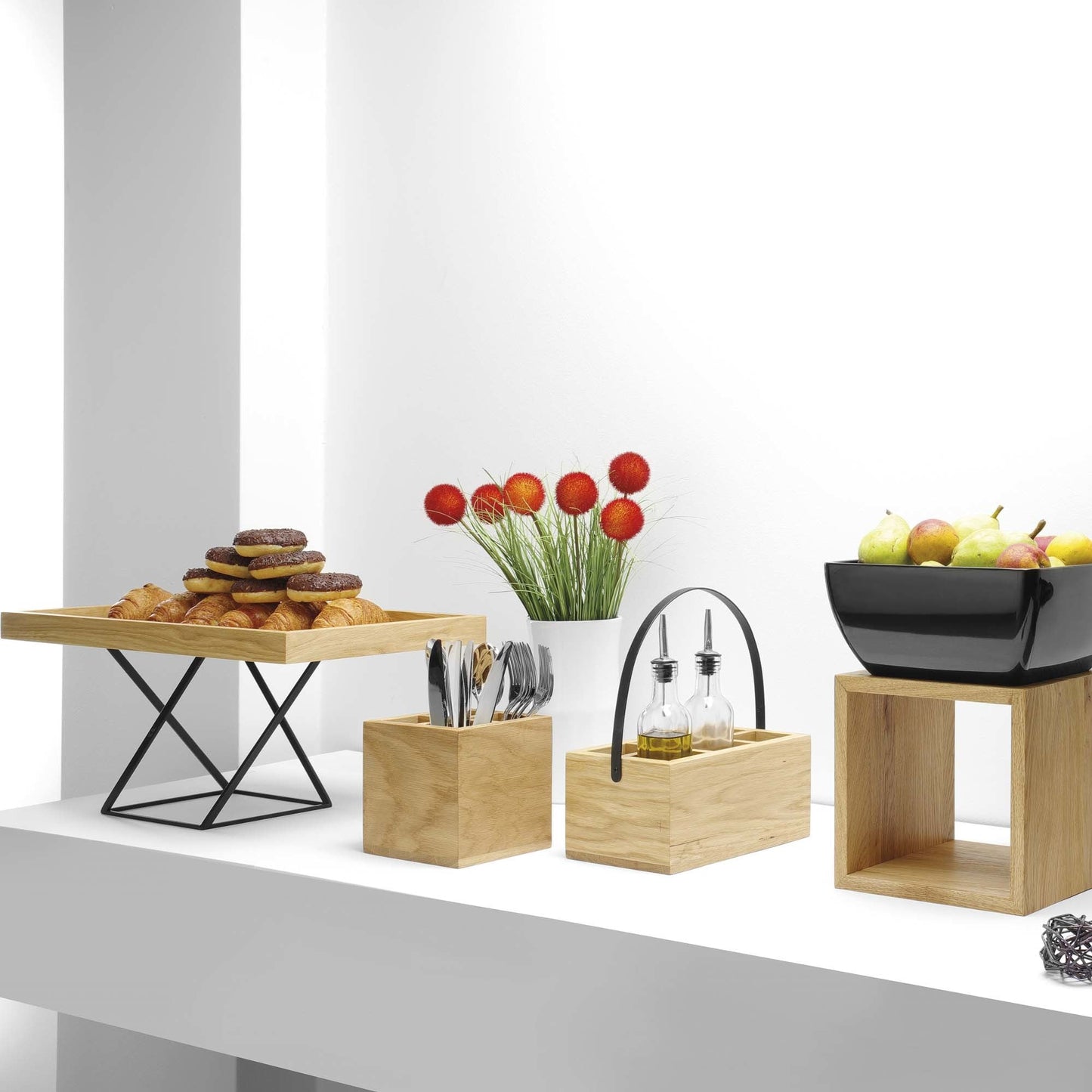Fine Dine Madeira black tray GN 1/1 plate stand, sturdy black metal display stand for large gastronorm trays.