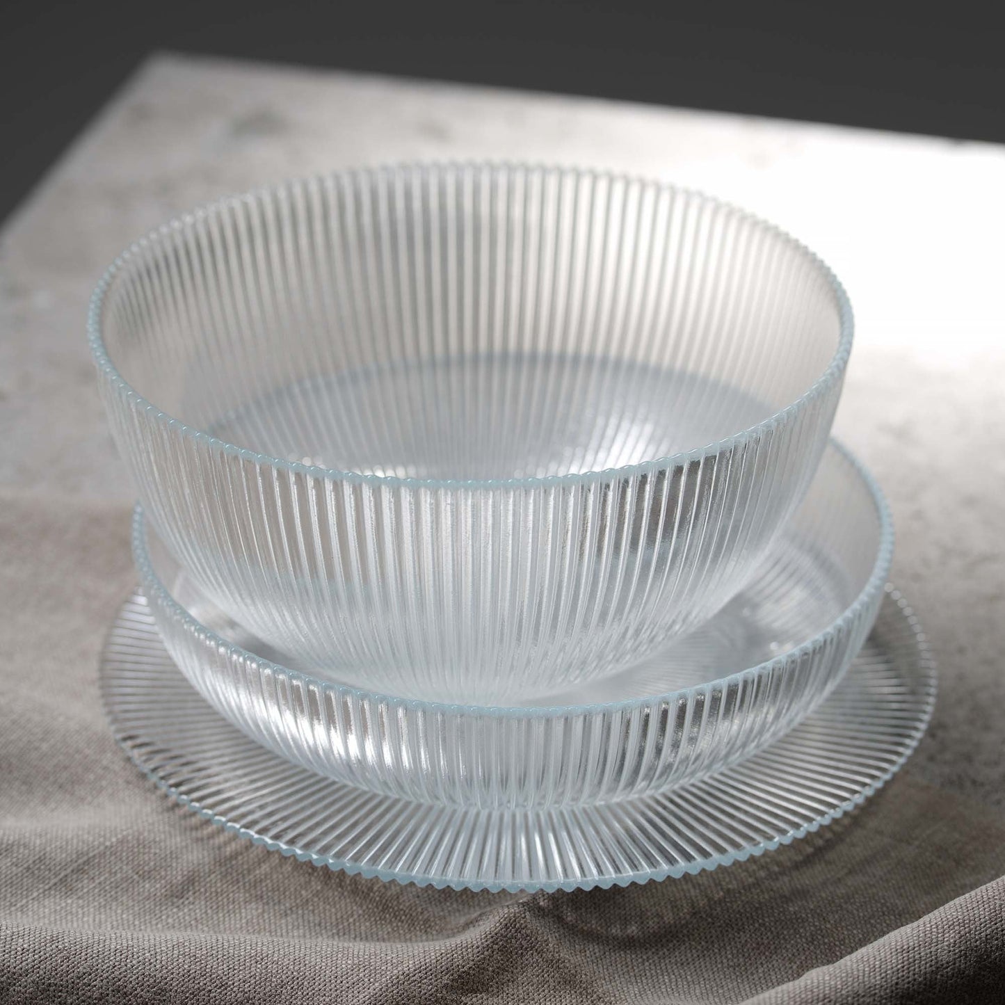 Fine Dine Aura cake stand with cover, 320mm diameter and 230mm height, showcasing a stylish glass cake display with lid.
