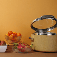 Round 11L Madeira De Luxe induction chafing dish with glass lid by Fine Dine, ideal for keeping food warm at events.