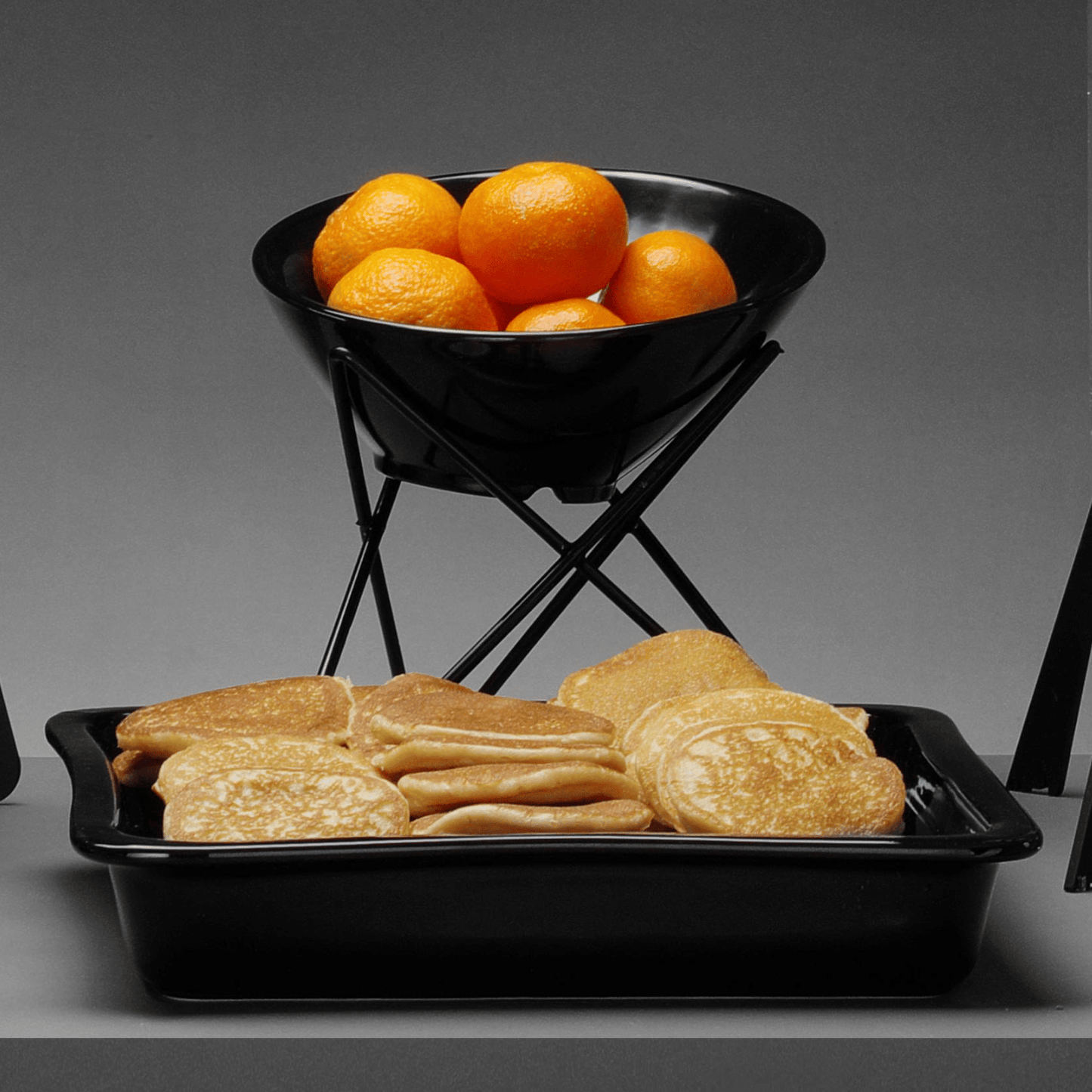Black porcelain GN 1/1 container by Fine Dine, 525x320x68mm, used for food storage and presentation in commercial kitchens.